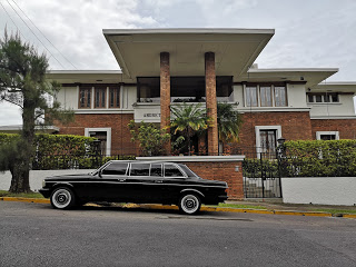 RETRO-MANSION.-COSTA-RICA-LIMOUSINE-TRANSPORTATION-MERCEDES-W123-300D20dd2fbb47d1e555.jpg