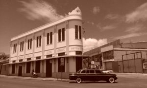 la-Botica-Solera.-BARRIO-MEXICO-COSTA-RICA-MERCEDES-300D-LIMOUSINE-TOURSd5e14f85a979a451.jpg