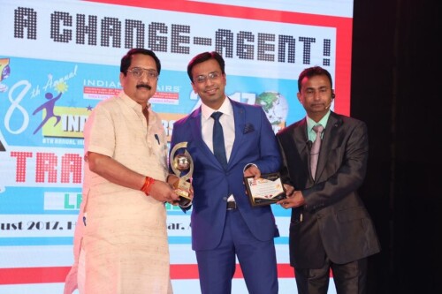 Dr.-DebrajShome-Receiving-Indian-of-the-Year-Award.882a03a6f531d5bc.jpg