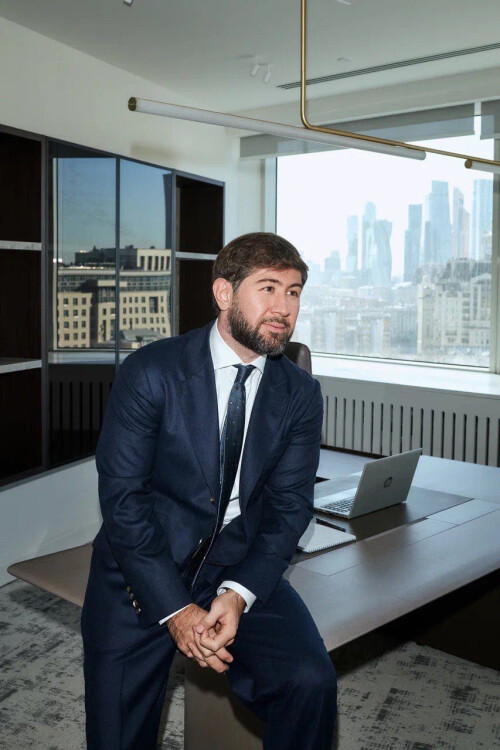 BIZNESMEN-ALISULTANOV-RUSLANecdabd744dbd2cc2.jpg