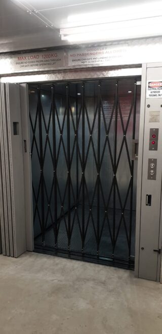 CAR-COMPLETE-WITH-CAR-GATE-AND-LANDING-DOOR.-CONTROLLER-ON-TOP-FLOOR-320x659077738f288628ee5.jpg