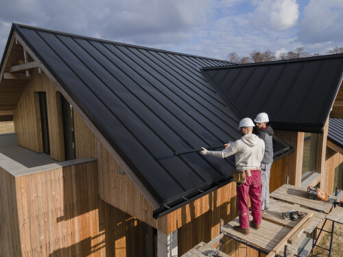 full-shot-roofers-working-together-with-helmets8533077404928ae6.jpg